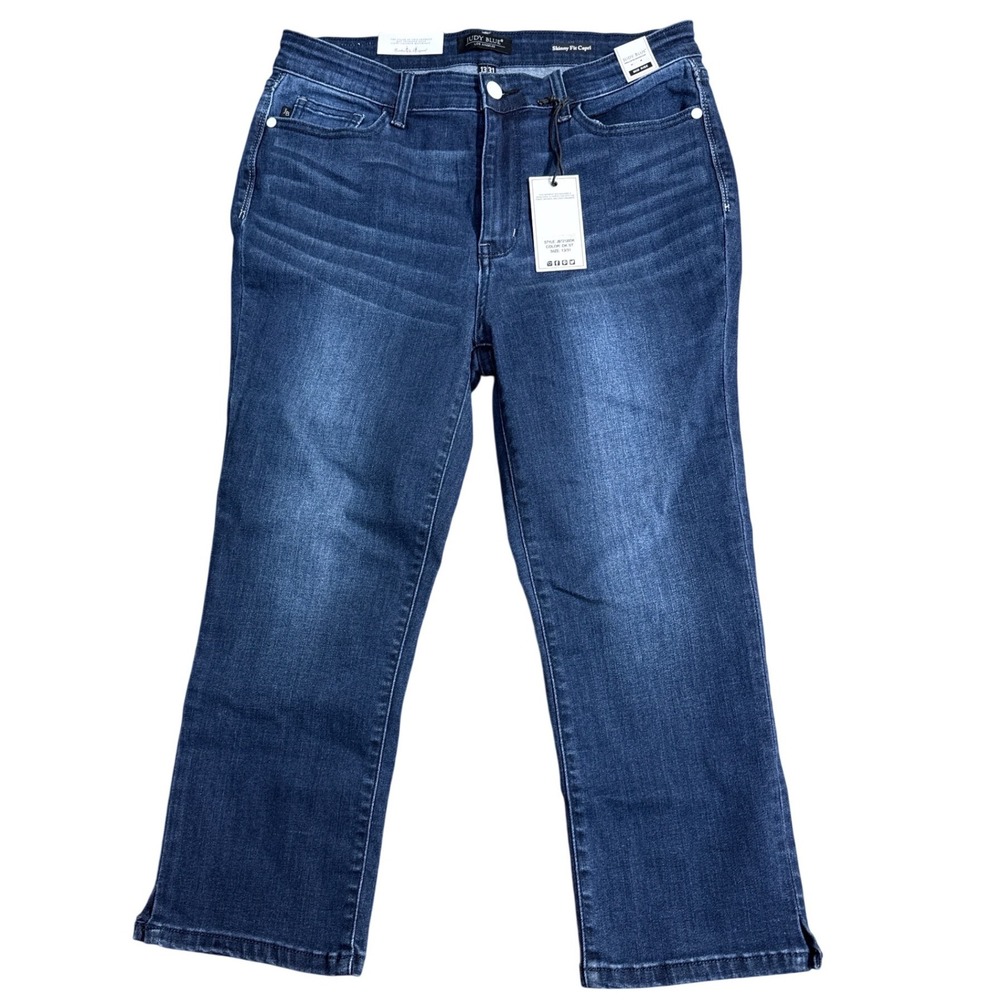 Judy Blue Dark Wash Soak Up the Sun
MidRise Skinny Fit Capri Jeans Women 13/31